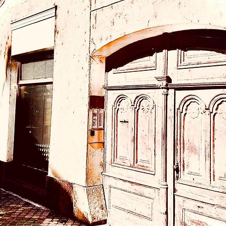 Jokai Apartman Komarno Bagian luar foto