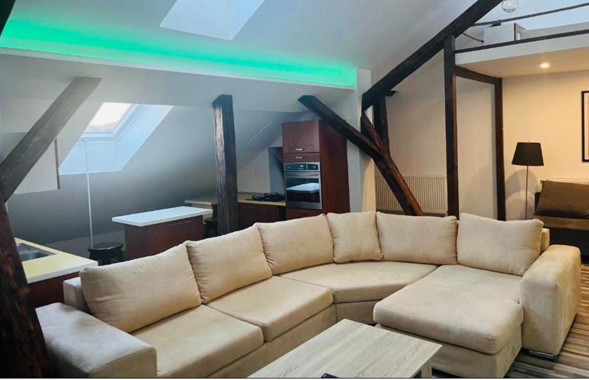 Jokai Apartman Komarno Bagian luar foto