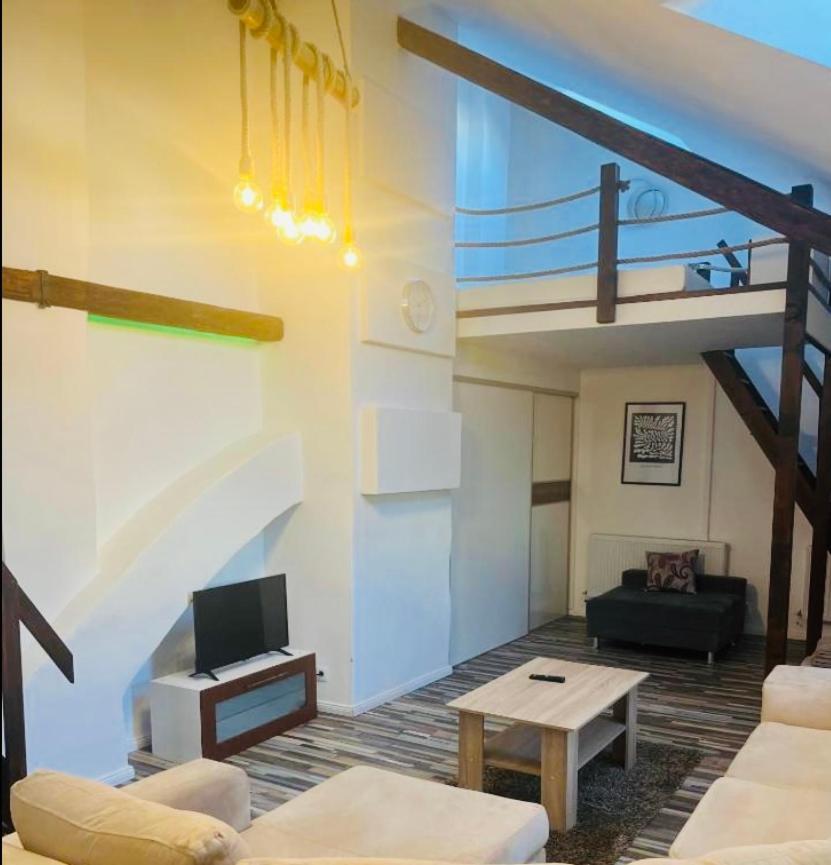 Jokai Apartman Komarno Bagian luar foto