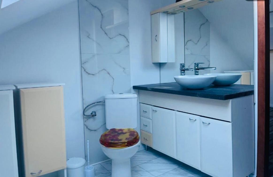 Jokai Apartman Komarno Bagian luar foto