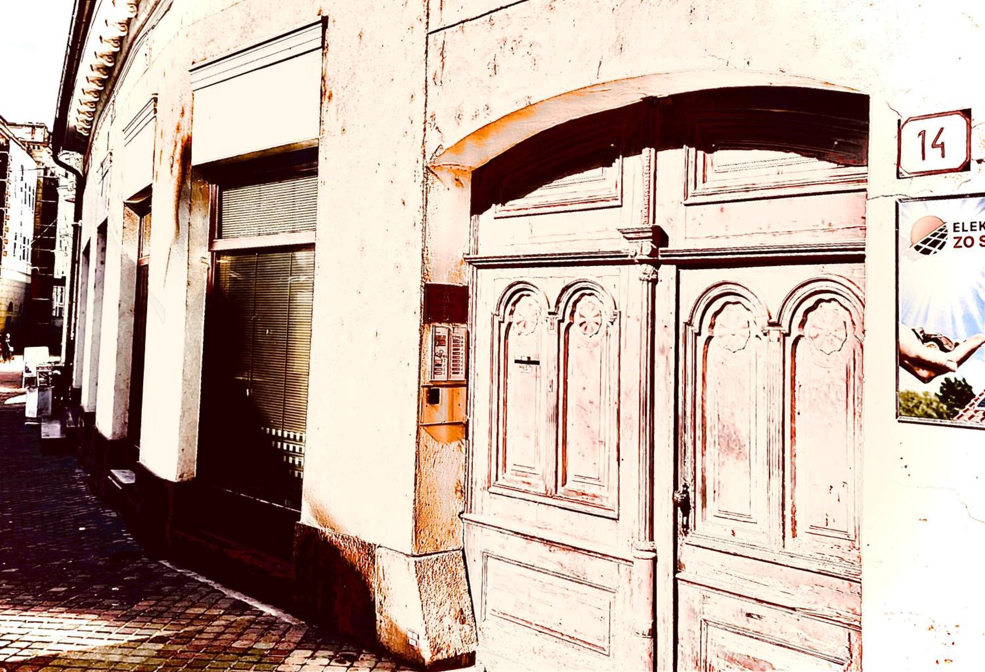 Jokai Apartman Komarno Bagian luar foto